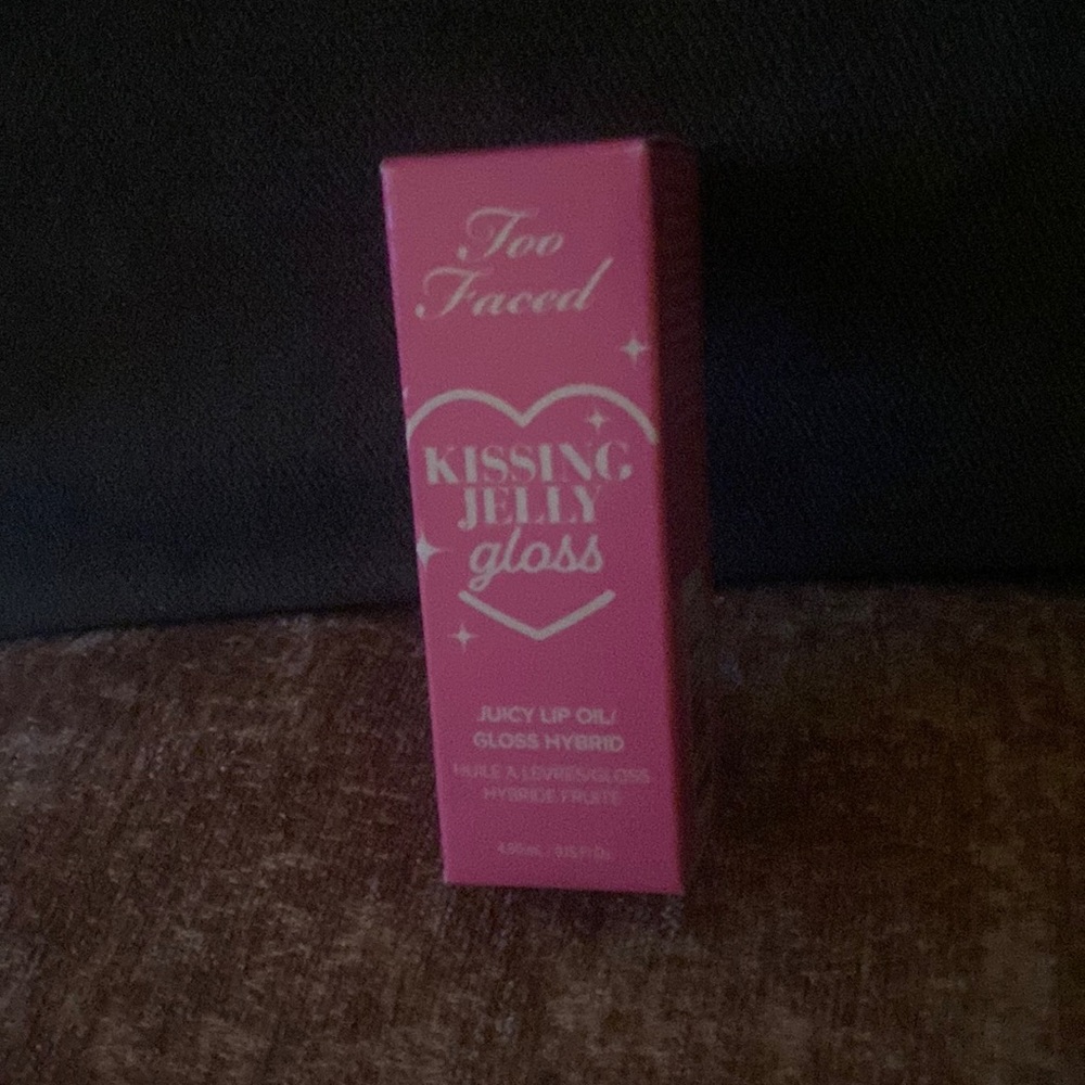 Too Faced Kissing Jelly Gloss- Bubblegum